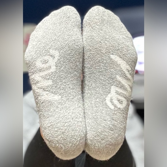 MeUndies Women’s Size 5-7 Grey Footie Socks - Picture 3 of 3